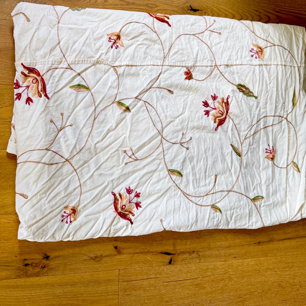 Pottery Barn Floral Embroidered Quilt - Cream, Red, Green 60”X 80”